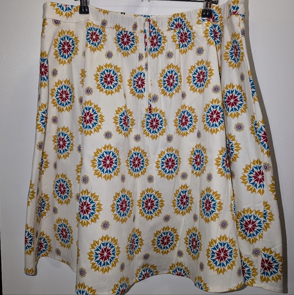NWT Star Trek Starfleet Delta insignia sunburst skirt. - Picture 3 of 9